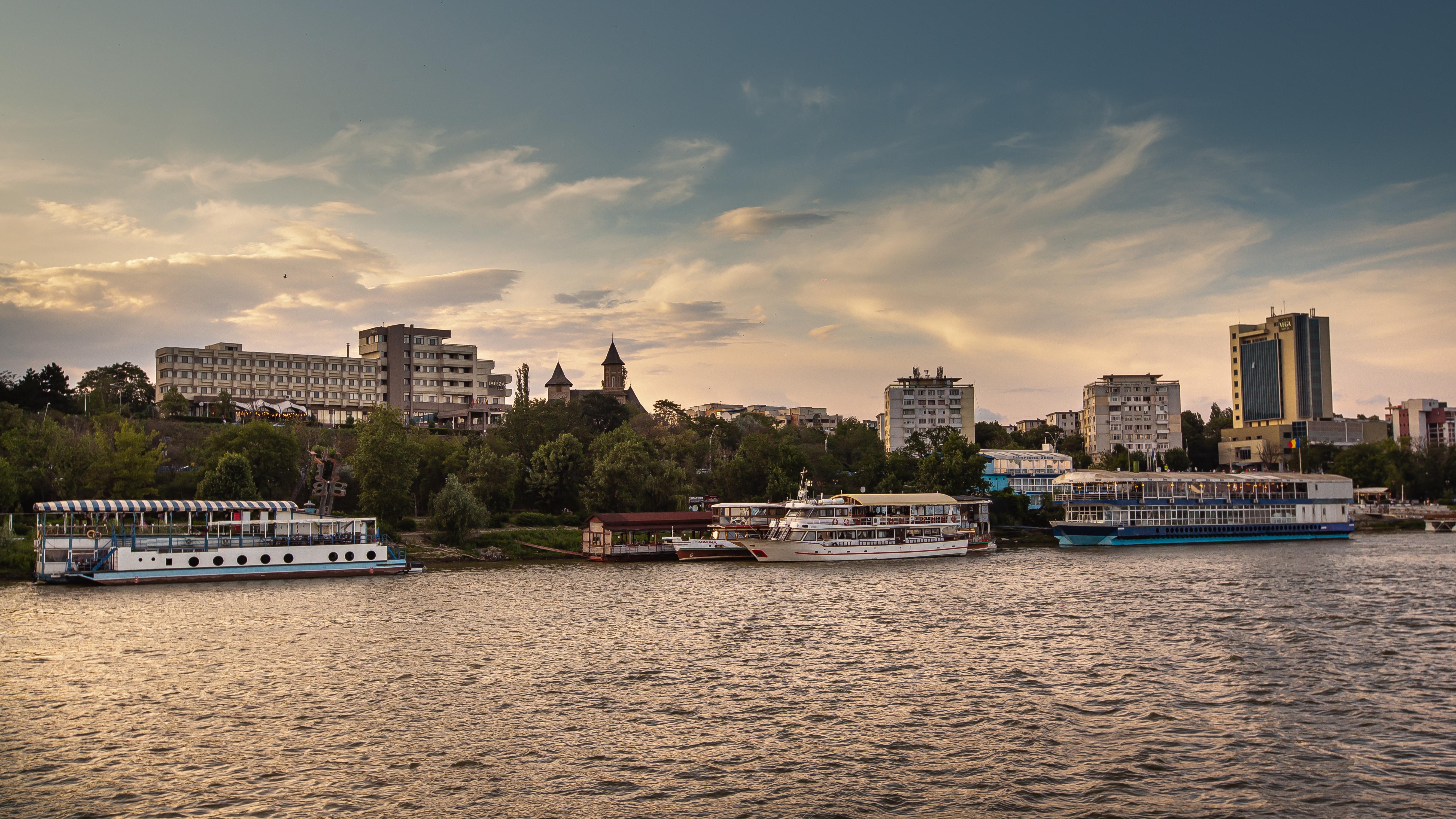 Faleza Hotel By Vega Galati  Ngoại thất bức ảnh
