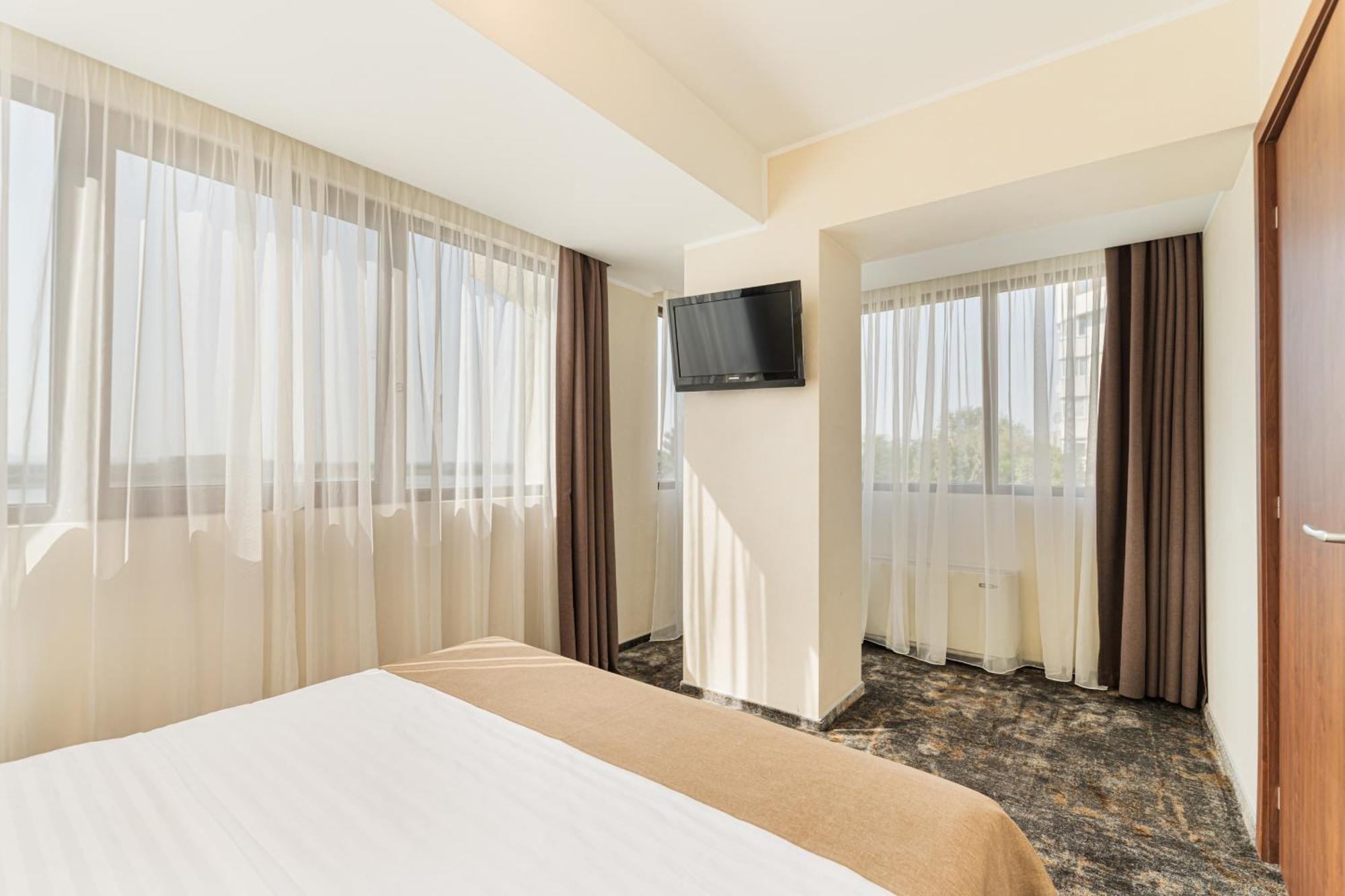 Faleza Hotel By Vega Galati  Ngoại thất bức ảnh